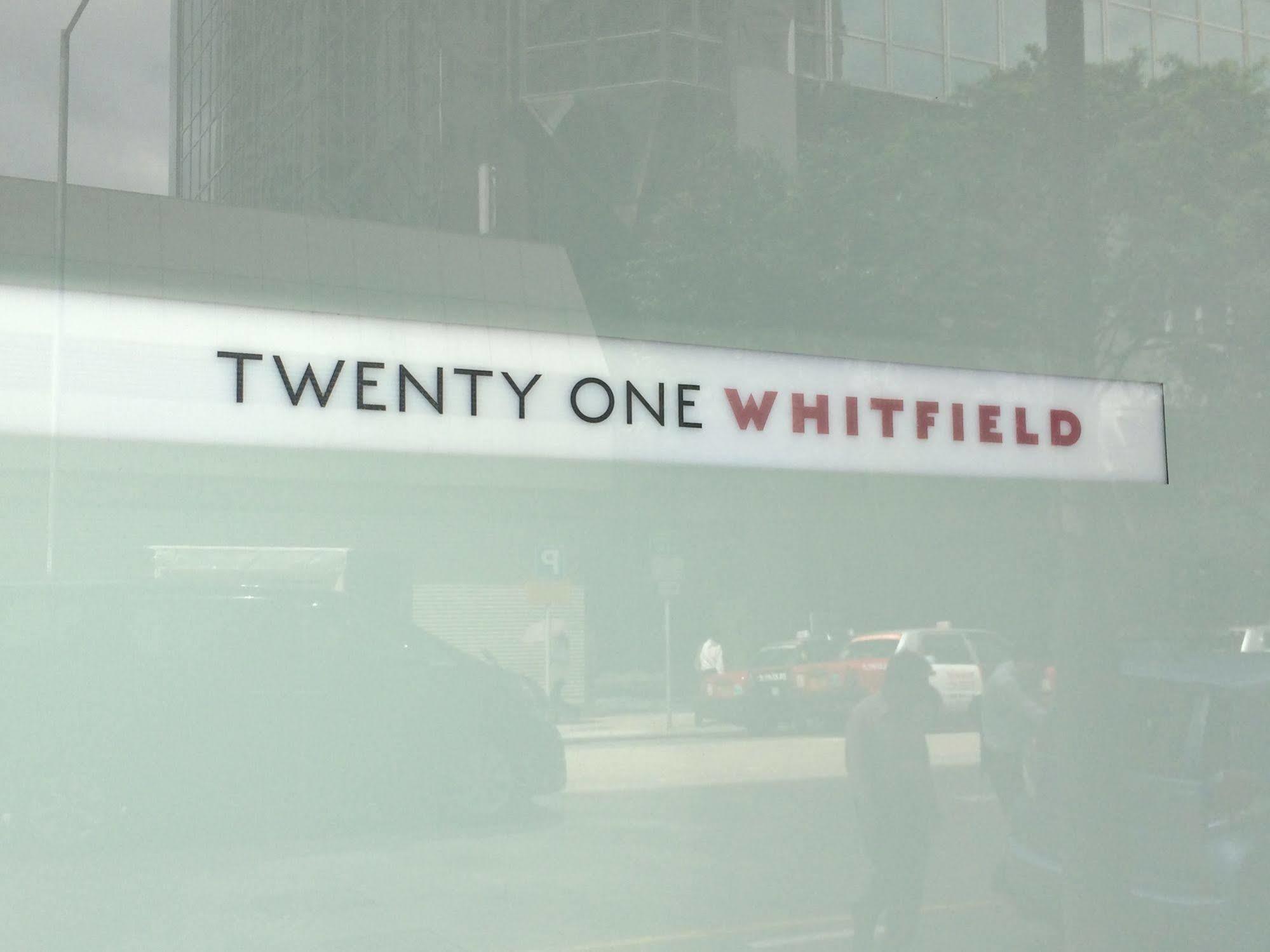 Twenty One Whitfield Aparthotel Хонконг Екстериор снимка